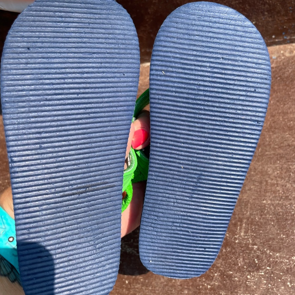 Carter's toddler large (9-10) flip flops - Picture 3 of 3